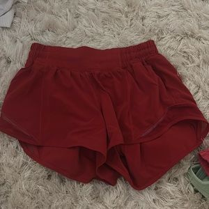 LULULEMON HOTTY HOTS SIZE 4!!